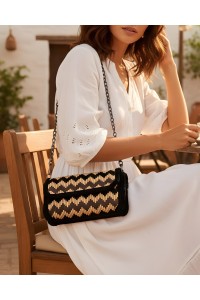 Embroidered handbag with metal chain worn on shoulder