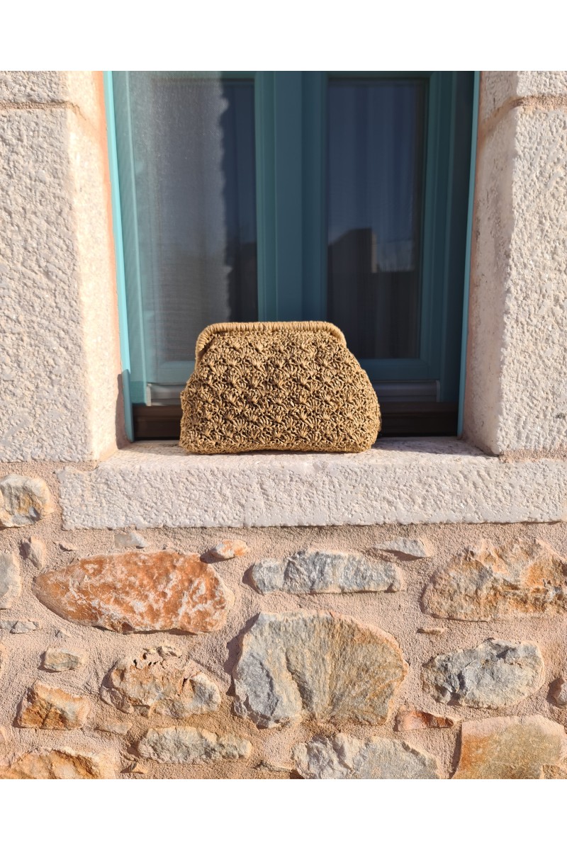 Elegant clutch bag perfect for vacations and evening outings