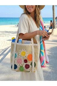 Χειροποίητη μοναδική tote bag Χλωρίς με πλεκτά λουλούδια σε παραλία, καλοκαιρινή τσάντα ώμου από καμβά