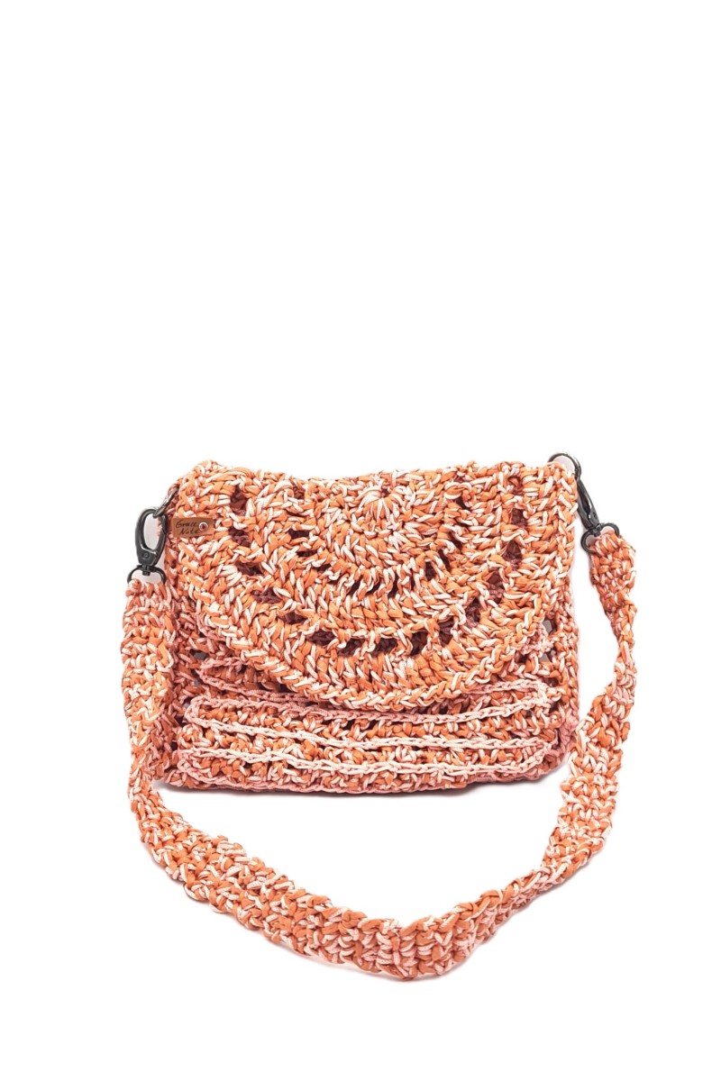 Front view of a handmade raffia summer bag with boho chic style